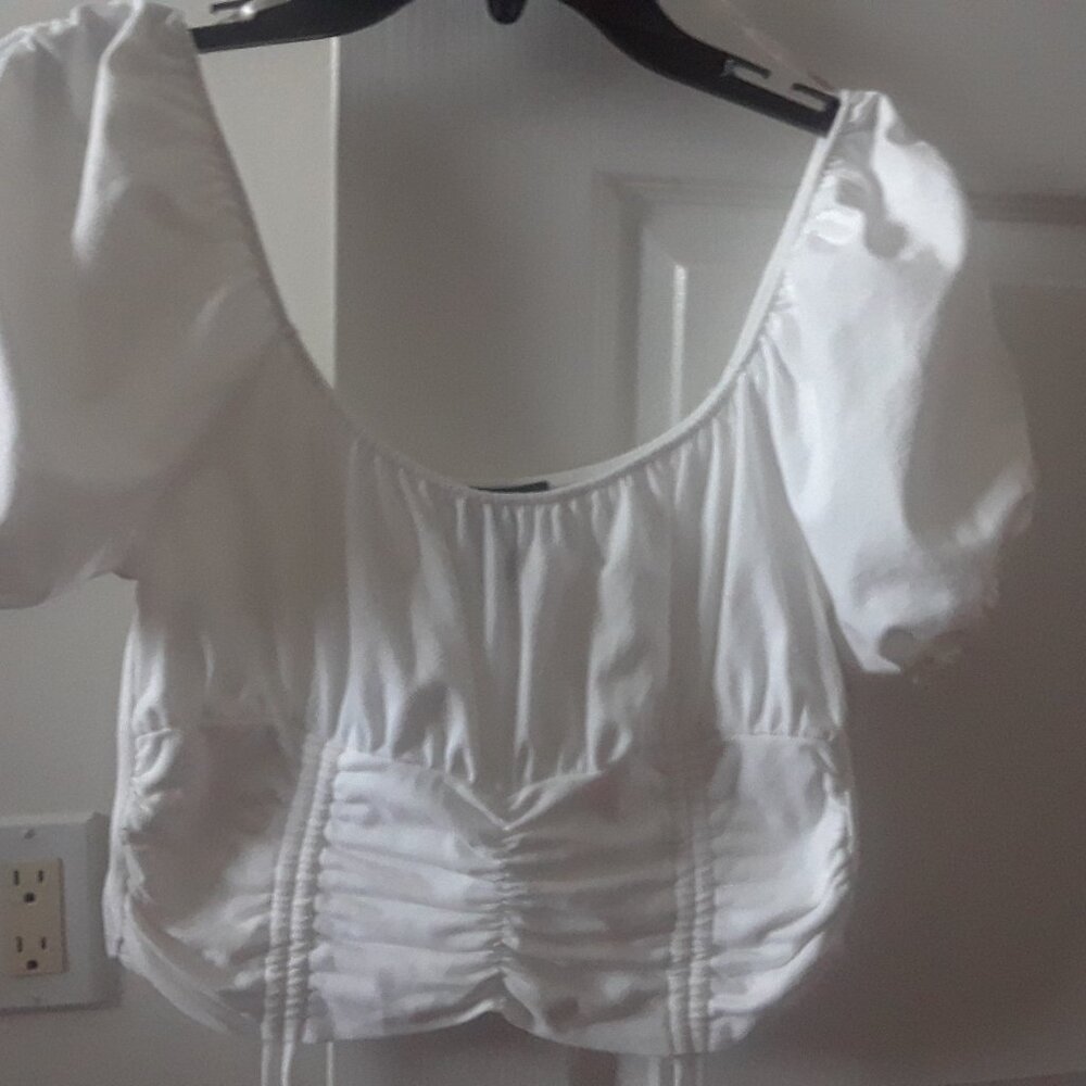 FOREVER 21 Cream Cropped Top NEW